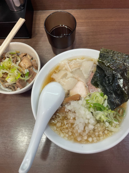 「中華そば玉ねぎトッピング背脂マシ　チャーシュー丼」@煮干し中華そば 山形屋の写真