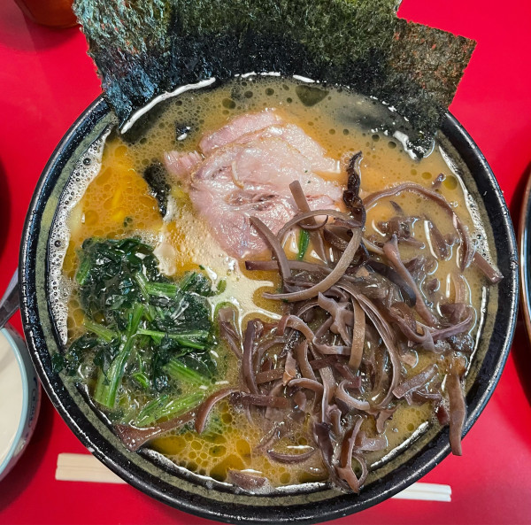 「チャーシュー麺+キクラゲ+小ライス」@家系ラーメン 王道 神道家の写真