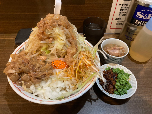 「汁なし（豚抜き）+台湾MNC1010円」@男気らーめんアカギ 新田木崎店の写真