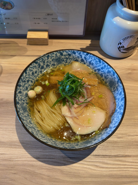 「うすくち醤油（900円）」@麺鶏ジローの写真
