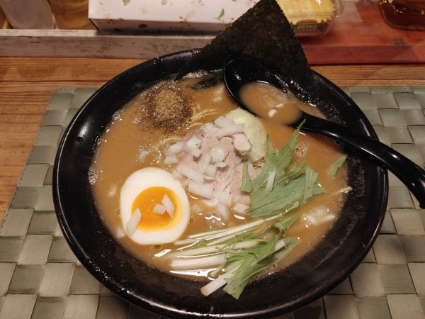 「濃厚煮干しラーメン　1000円」@煮干しラーメン 必の写真