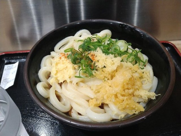「ぶっかけうどん（温）」@つくもうどん 塩小路本店の写真