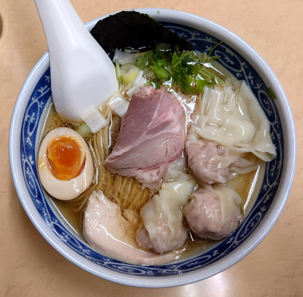 「わんたん煮干そば白醤油(1280円)」@中華そば よしかわの写真