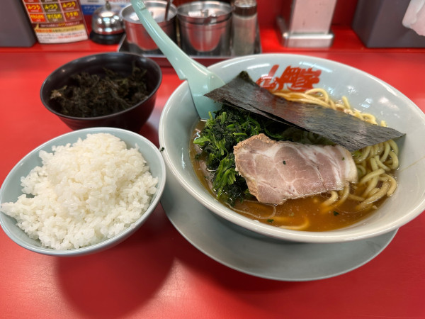 「醤油ラーメン」@ラーメン山岡家 長野南長池店の写真