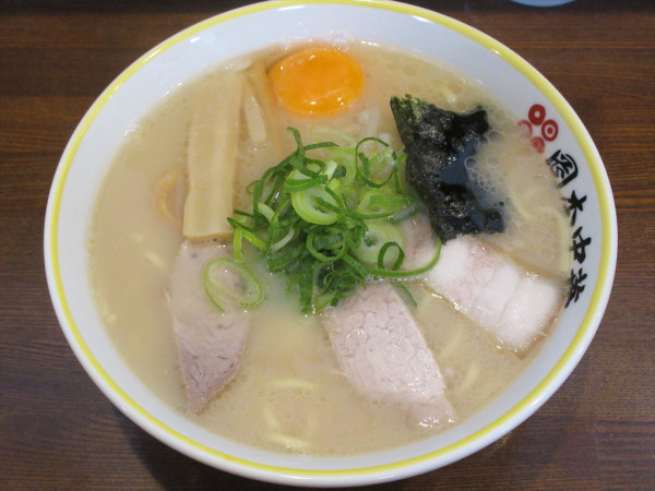 「中華そば生卵入り（小）（760円）」@岡本中華 小松島本店の写真