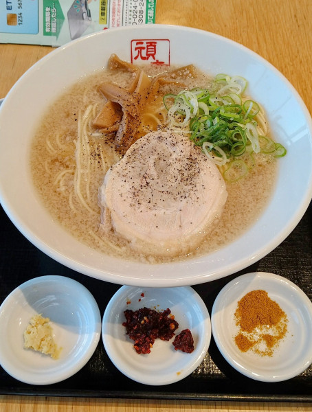 「大盛ガンジャラーメン+3種の無料味変アイテム」@GANJA RAMENの写真