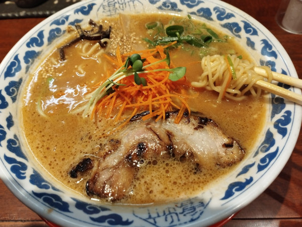 「味噌亀王(890)」@九州らーめん亀王 十三駅前店の写真