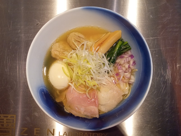 「白醤油中華そば 極」@ZEN LABORATORYの写真