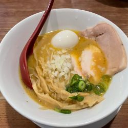 とりそば（醤油）＋特のせ