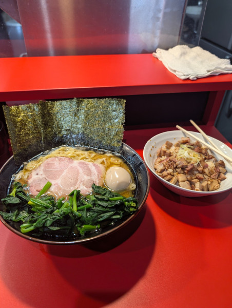 「ラーメン中盛、玉子、ほうれん草」@横浜ラーメン斎藤家 修善寺店の写真