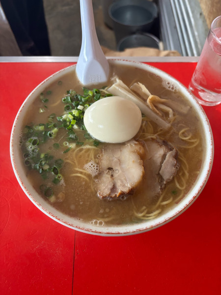 「大盛ラーメン、ゆでたまご」@一九ラーメン 糟屋店の写真