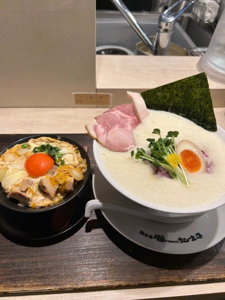「鶏白湯泡ラーメンー醤油ー炙り肉親子丼」@鶏白湯泡ramenたまきの写真