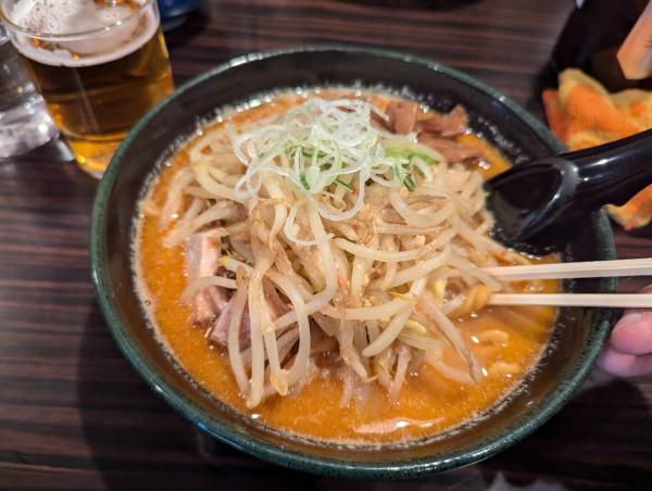 「辛味噌ラーメン900円」@めんや 蔵の写真