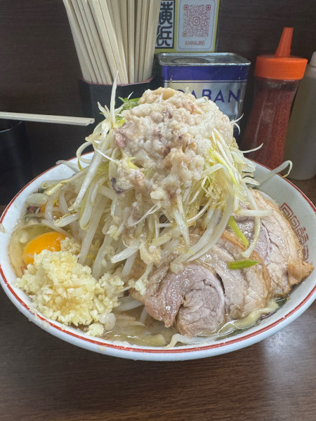 「ラーメン小カラメ以外　ネギ　生卵×2」@ラーメン二郎 横浜関内店の写真