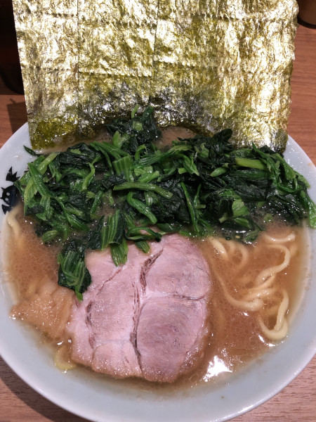 「ほうれん草多めのラーメン」@まだ洞くつ家の写真