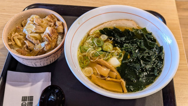 「荻野屋中華そば豚小丼セット（1,150円）」@峠の釜めし本舗 おぎのやの写真