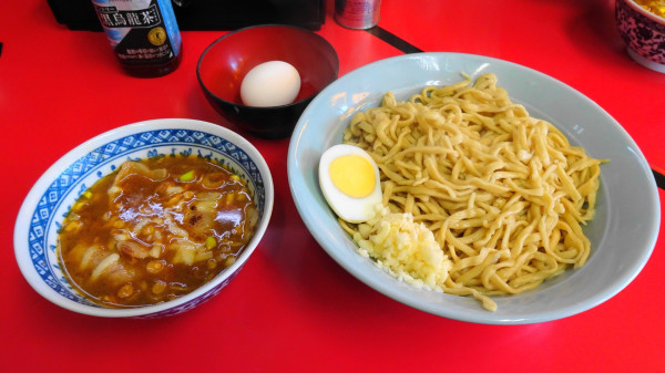 「東浦和炙りチーズカレーつけそば（1100円）＋生卵　ニンニク」@ラーメン富士丸 東浦和店の写真
