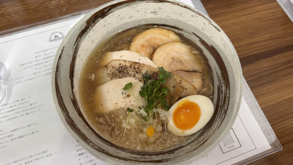 「ピザ窯あごだし麺」@西山屋の写真