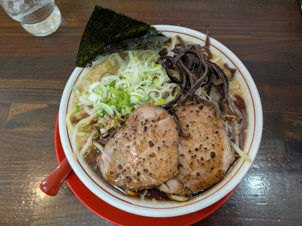 「くろ豚骨醤油(麺300g、味濃いめ)」@ラッキー食堂まとや 千曲店の写真