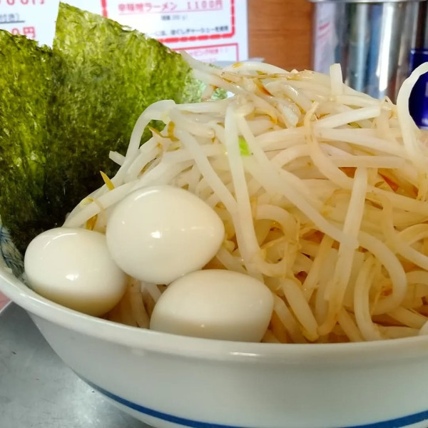 「#ラーメン #ニンニク #特製生姜 #葱 #950円 #うずら卵」@ラーメン ぶぅさんの写真