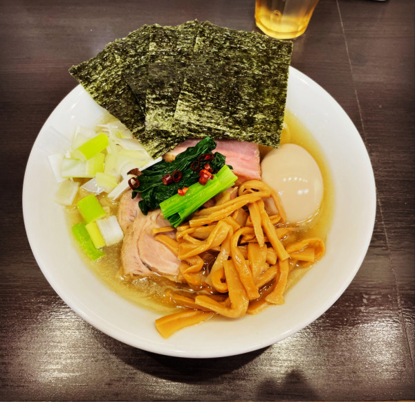 「禿塩ラーメン特製」@自家製手打ち麺 禿の写真