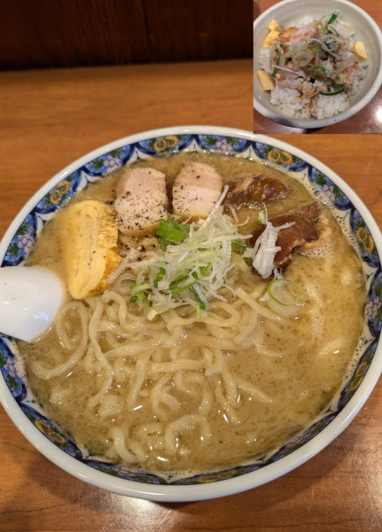 「中華そば(豚骨ベース)+大盛+肉ご飯」@中華そば 領寿庵の写真