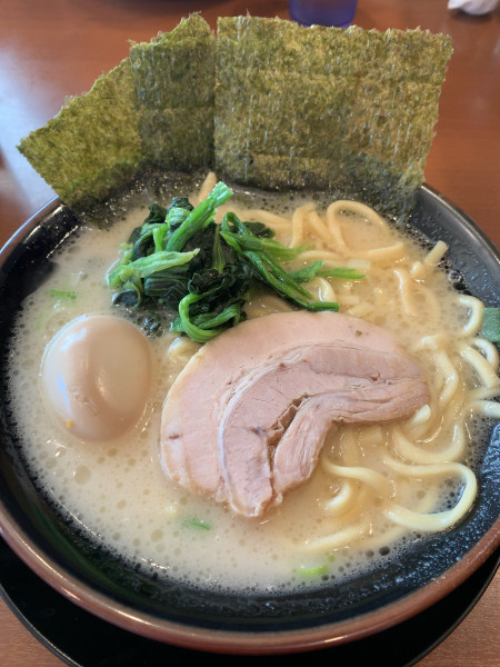 「ラーメン(塩)+味玉」@横浜家系ラーメン 誠家 三郷店の写真