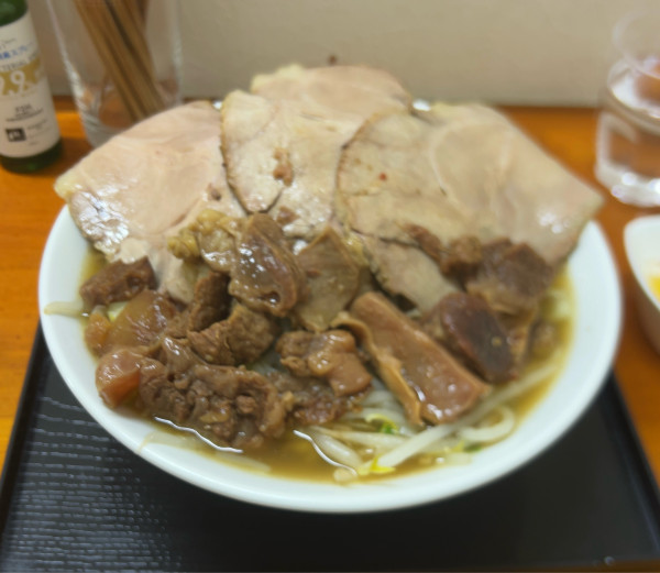 「牛すじ半チャーシュー」@ラーメンあや 2号店の写真