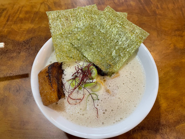 「鶏全部のせ　￥１１５０」@濃厚白湯らーめん3の写真