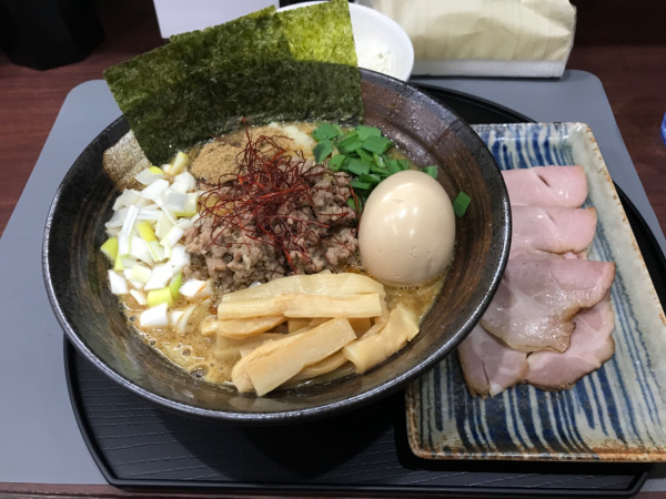 「汁なし煮干し 特製どろにぼ(1500円)、追飯」@麺座すず丸の写真