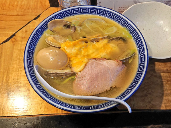 「本日の裏そば『特大アサリとチーズの塩』」@塩そば 桑ばらの写真