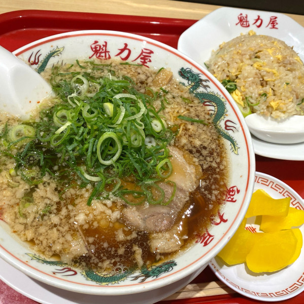 「特製醤油ラーメン792円＋焼きめし定食（小）297円」@ラーメン魁力屋 イオンモール太田店の写真