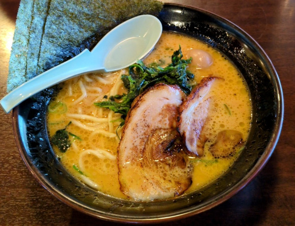 「醤油らーめん」@麺屋TAKUMI 加須店の写真