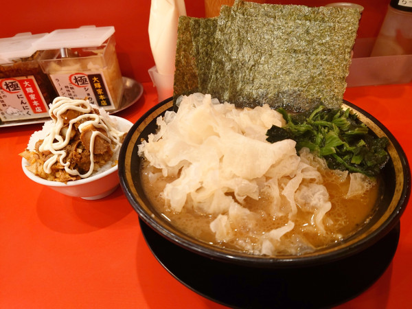 「朝ラー 中   白キクラゲ  ライス✖️2  硬め多め」@横浜家系ラーメン 大輝家の写真