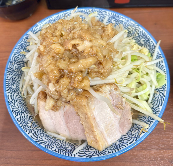 「ラーメン小 豚2枚 生卵 730+200+100円」@立川田田の写真