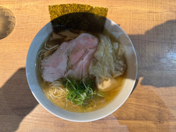 「限定 貝出汁山椒ラーメン ワンタン」@貝出汁ラーめん クラムの写真