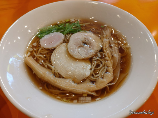 「鶏しょう油らーめん（780円）」@ラーメン&カレー アッキーの写真
