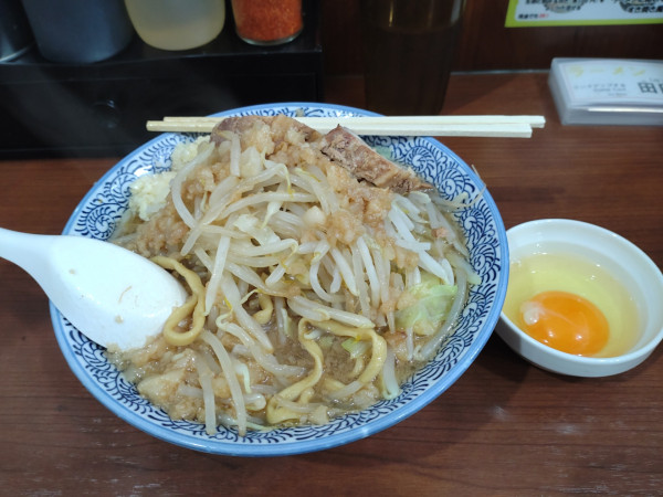 「小ラーメン　豚２枚　生卵」@松木田田の写真