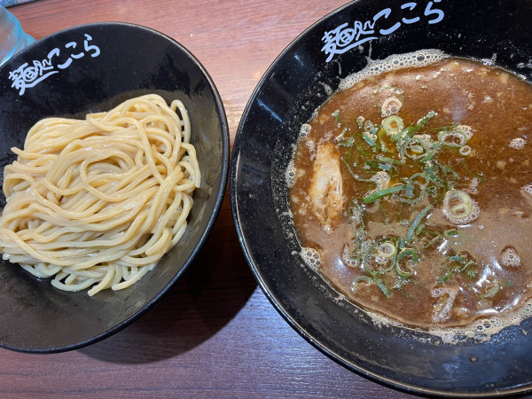 「つけ麺・中:500円＋ライス小0円（スペシャルキャンペーン）」@麺処ここらの写真