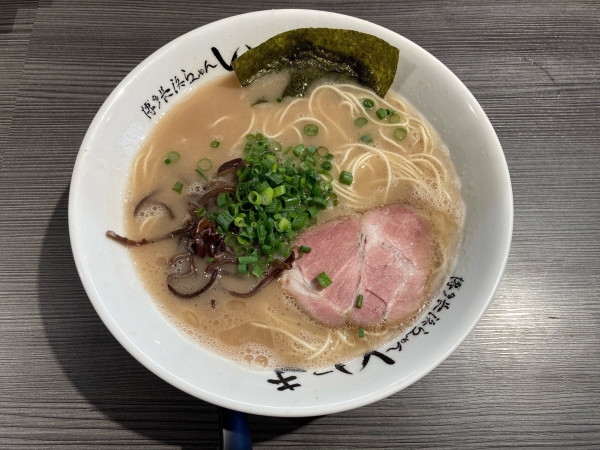 「ラーメン（バリカタ）＋替え玉×3」@博多長浜らーめん いっき 戸塚安行店の写真