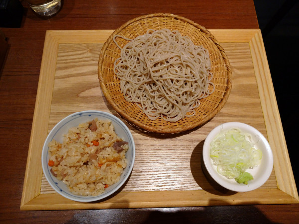 「もりそば大盛り（900円）＋炊き込みご飯（300円）」@石臼挽きそば 石月 グランツリー武蔵小杉店の写真