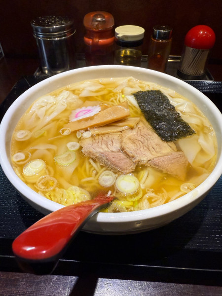 「ワンタンメン（並盛）＋ワンタン」@中華蕎麦 金魚の写真