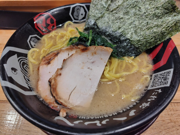 「横浜家系ラーメン　：麺かため」@たれ家 ハル八の写真