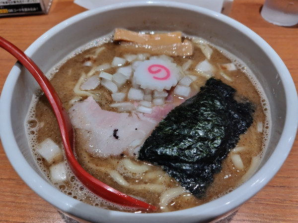 「煮干中華そば」@煮干中華そば 鈴蘭 新宿店の写真