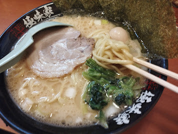 「ラーメン醤油(固め)(850)」@横浜家系ラーメン 極味家の写真