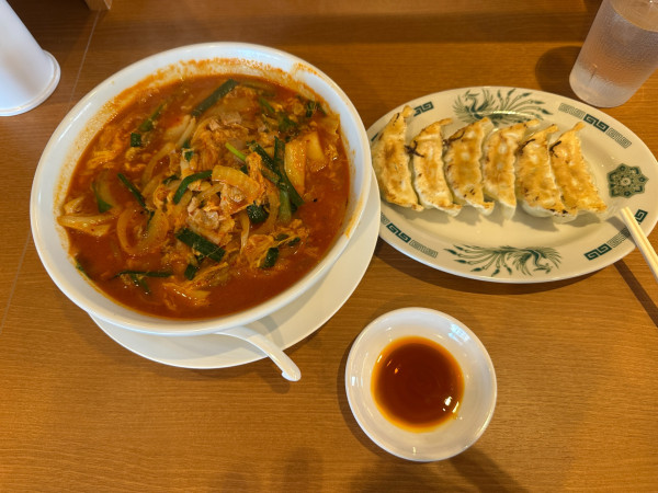 「チゲ味噌ラーメン（並盛）＋餃子（6個）セット1,000円」@日高屋 前橋荒牧店の写真