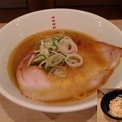 博多豚骨醬油らーめん(850円)+替玉(200円)