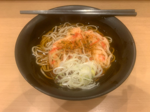 「紅生姜天そば 550円」@大江戸そば 浜松町店の写真