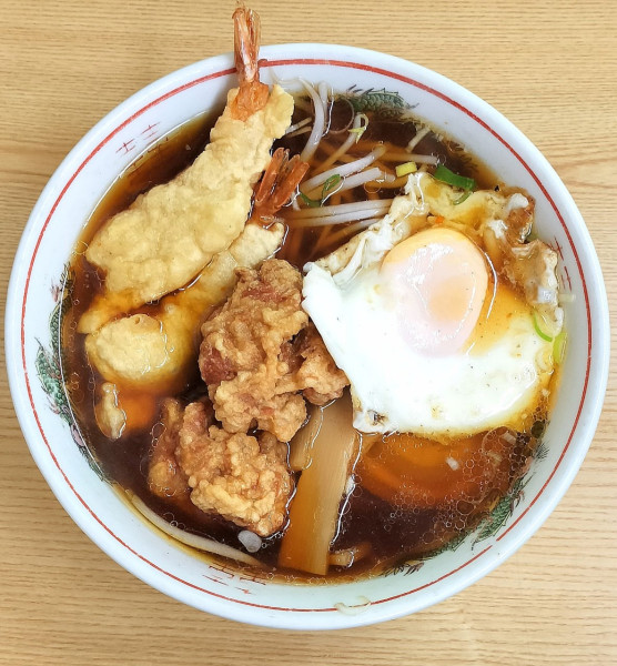 「びっくりラーメン 900円+税」@二十番 港店の写真
