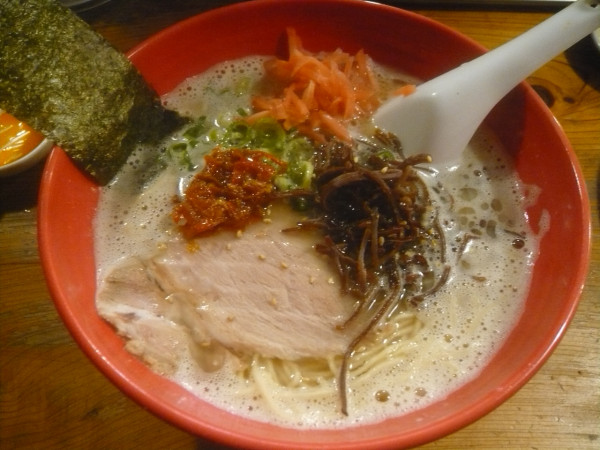 「ラーメン（+エビ油）」@元祖長浜 大学ラーメンの写真